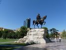 place centrale de Tirana : hommage  Skanderberg, hros de la lutte contre l'envahisseur ottoman (XVe s.) 