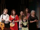 mars : Alexandra (2e  droite) a invit des professeurs et lves de l'cole de musique de Iaroslavl