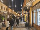 nous visitons Shkrodra de nuit (qui tombe � 16h30), mais les rues du centre sont tr�s fr�quent�es