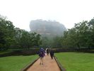 nous atteignons Sigiriya et son fameux Rocher du Lion, de 370m de haut