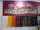 visite d'un atelier de batik : le motif est plong� dans des bains successifs 
		(et s�ch�s) pour r�v�ler les diff�rentes couleurs