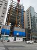les immeubles en construction montrent leur squelette d'acier...