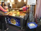 on compose son assiette avec des l�gumes, du poulet...