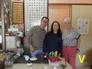 nous venons d'assister � la c�r�monie de pr�paration et d�gustation du th�. le th� est d'abord vers� dans une tasse �troite, </br>recouverte d'une tasse �vas�e puis on retourne le tout. 
		  A voir en <a href='pele-mele/the.mp4' target='_blank'><span class='Style18'>vid�o</span></a>