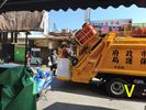 un camion poubelle bien s�r, comme chez nous ? Pas tout � fait. Regardez cette <a href='pele-mele/poubelle.mp4' target='_blank'><span class='Style18'>vid�o</span></a>