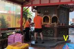 ... devant chaque temple il y a un b�cher o� les pri�res sont br�l�es... sans �voir �t� lues. A voir avec cette 
		  <a href='temples/prieres.mp4' target='_blank'> <span class='Style18'>vid�o</span></a> 