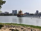Nous atteignons notre �tape sud : Kaohsiung et d�couvrons un tr�sor : son lac du Lotus 