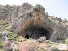 on y voit de nombreuses grottes naturelles qui ont �t� habit�es bien s�r
