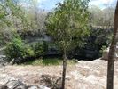 le site de Chichen Itza est �tabli sur trois c�notes qui offraient l'approvisionnement en eau mais pouvaient aussi servir aux sacrifices humains. Vous en saurez plus &emsp;<a href='https://es.wikipedia.org/wiki/Cenote' target='about_blank'> <span class='Style18'>en cliquant ici </span></a>