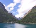 nous avons remont� l'essentiel du fjord de nuit mais au matin nous profitons de ce spectacle grandiose