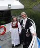 nous sommes le 17 mai, jour de la f�te nationale. Ces charmantes h�tesses nous accueillent � bord d'un bateau...